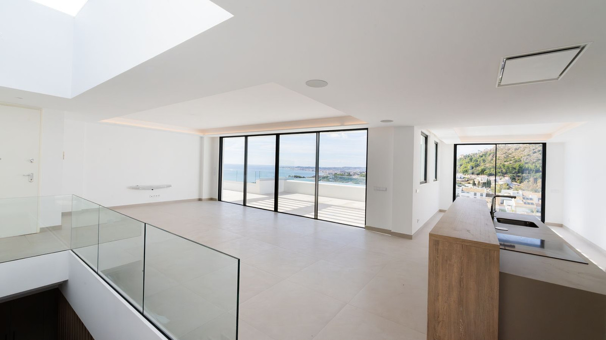 Villa for sale in Benalmadena