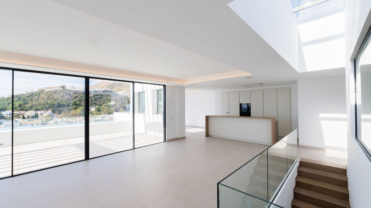 Villa for sale in Benalmadena