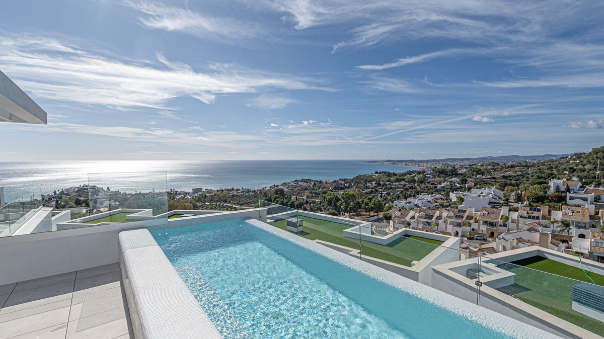 Villa for sale in Benalmadena