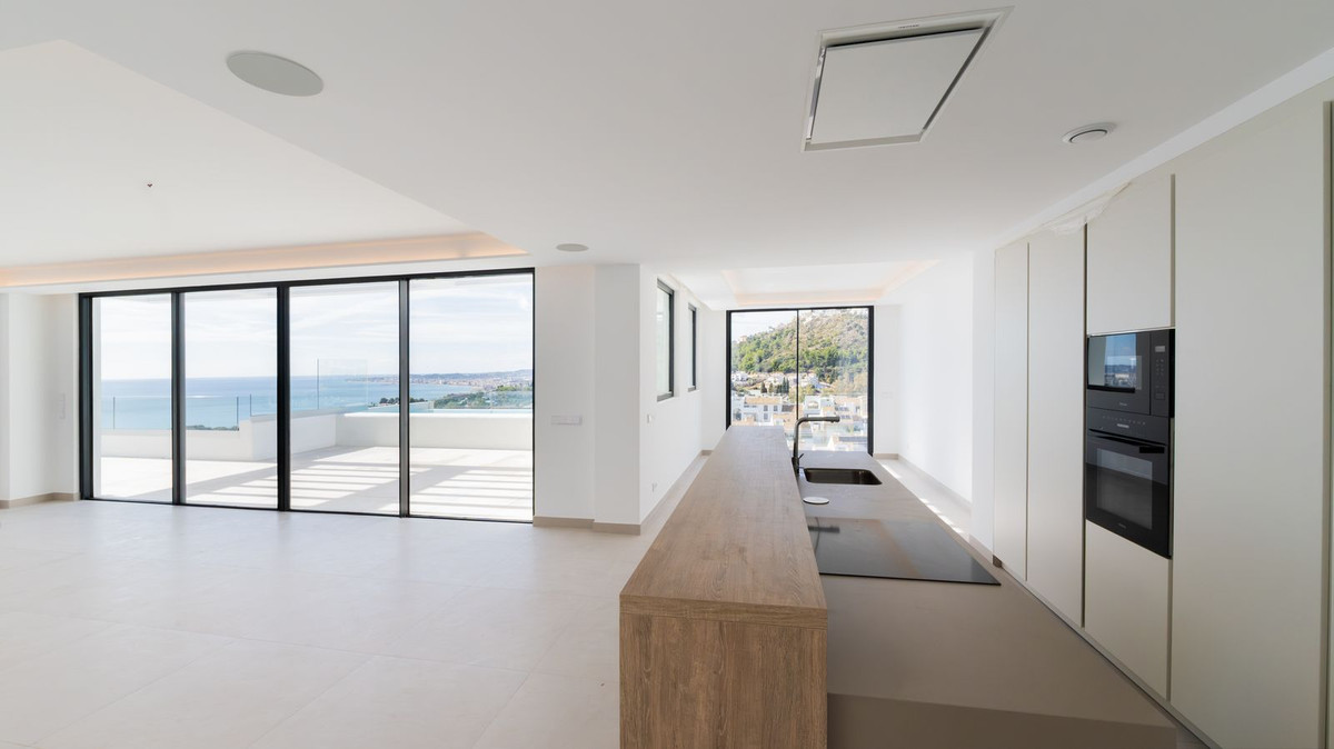 Villa for sale in Benalmadena