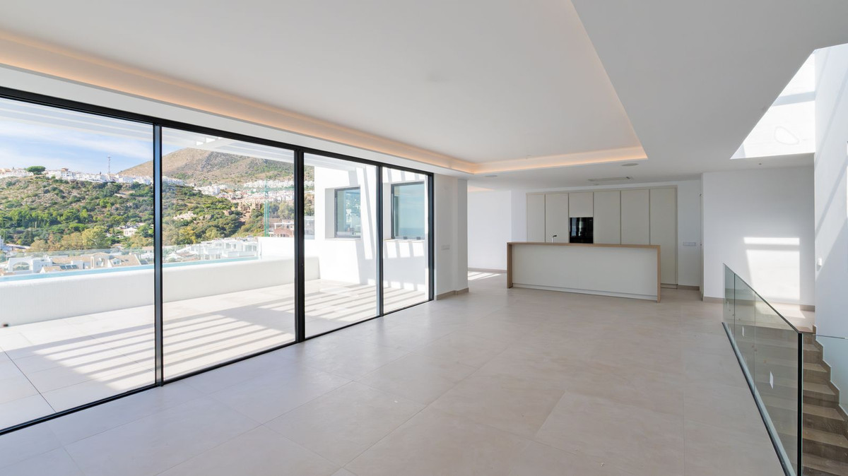 Villa for sale in Benalmadena