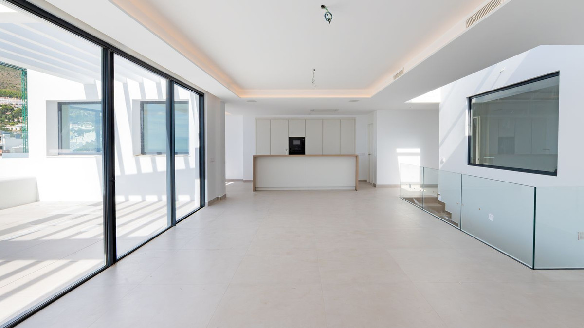 Villa for sale in Benalmadena