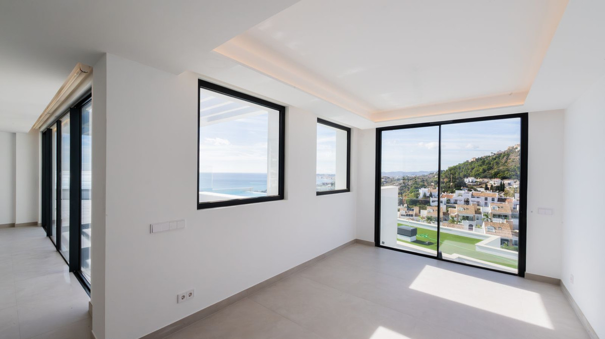 Villa for sale in Benalmadena