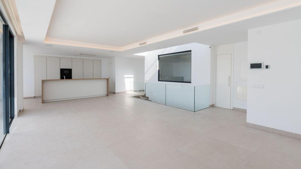 Villa for sale in Benalmadena