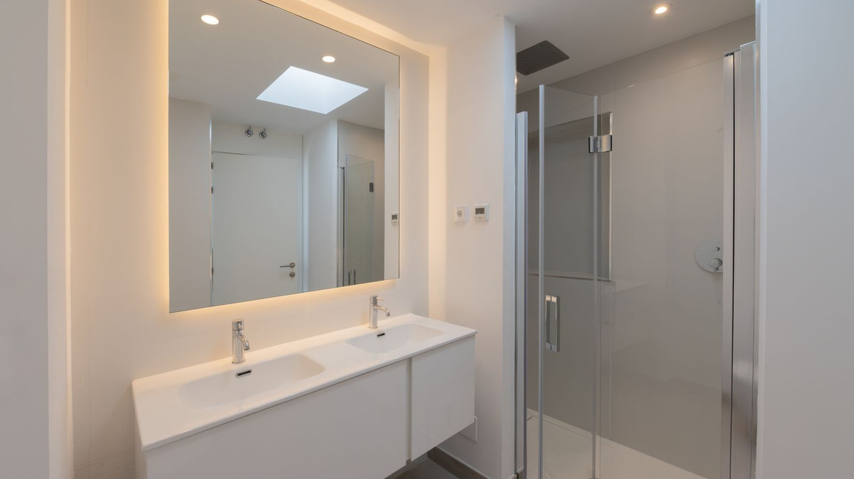 Villa for sale in Benalmadena