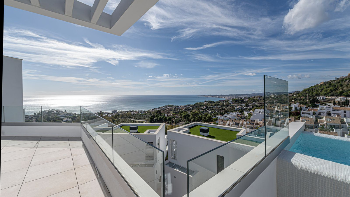 Villa for sale in Benalmadena