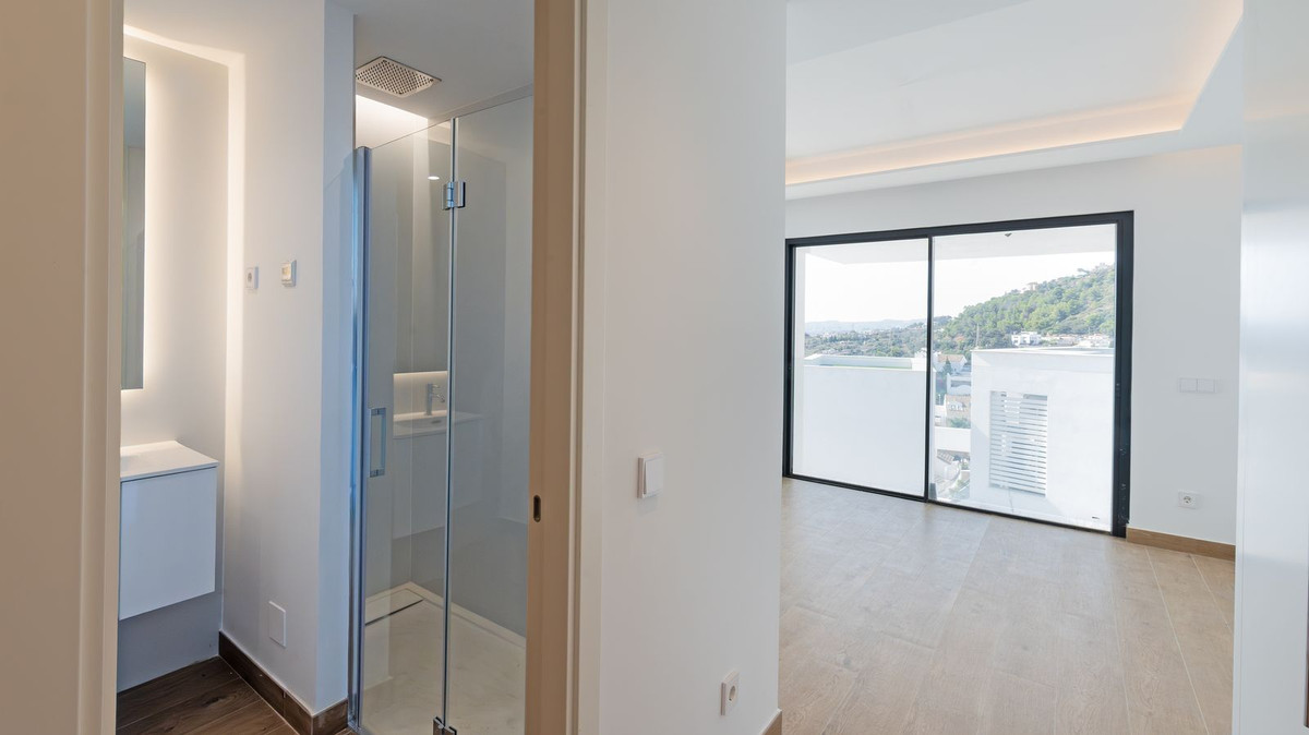 Villa for sale in Benalmadena