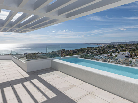 Villa for sale in Benalmadena
