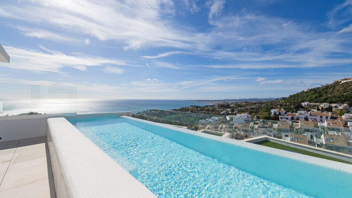 Villa for sale in Benalmadena