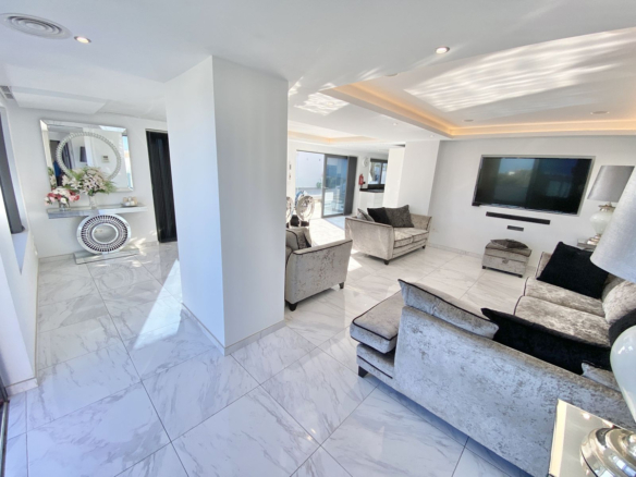 Villa for sale in Benalmadena