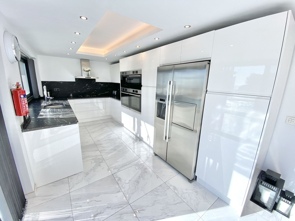 Villa for sale in Benalmadena
