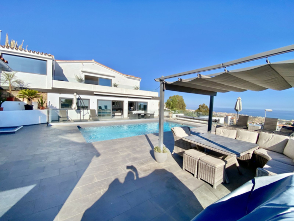 Villa for sale in Benalmadena
