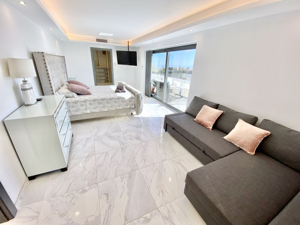 Villa for sale in Benalmadena
