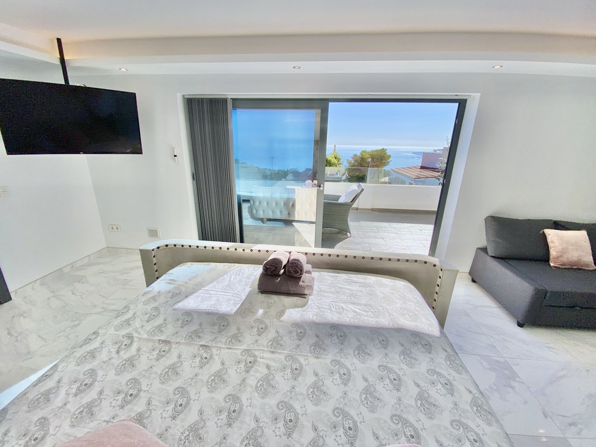 Villa for sale in Benalmadena