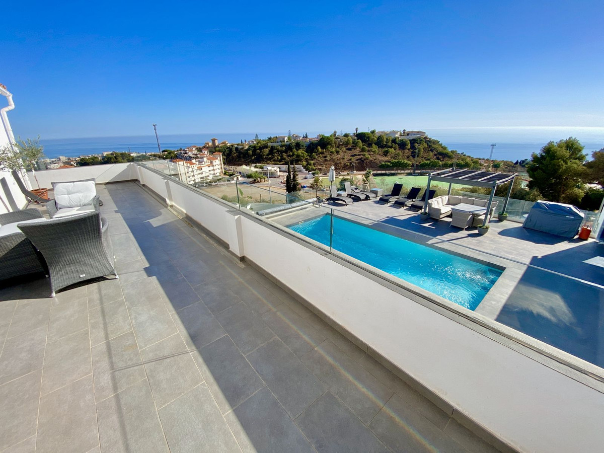 Villa for sale in Benalmadena