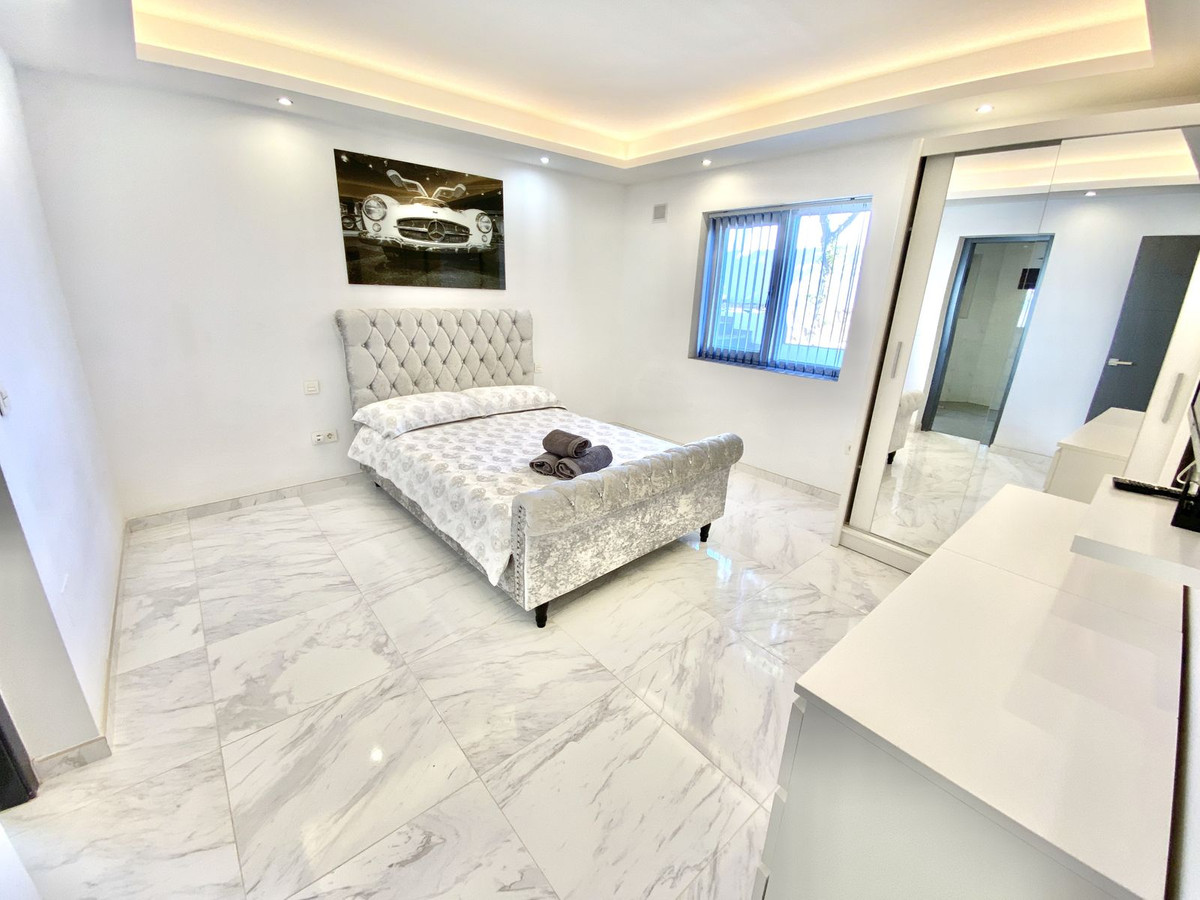 Villa for sale in Benalmadena