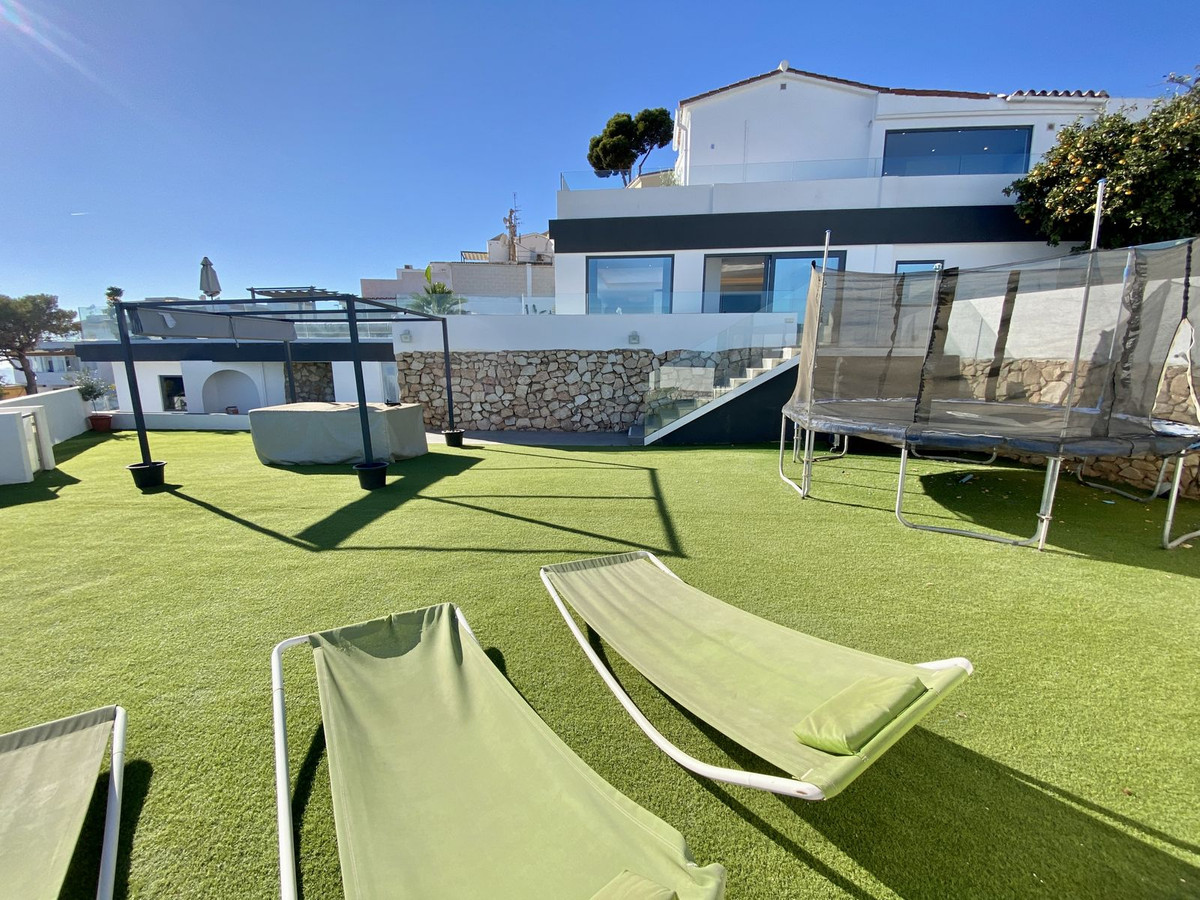 Villa for sale in Benalmadena