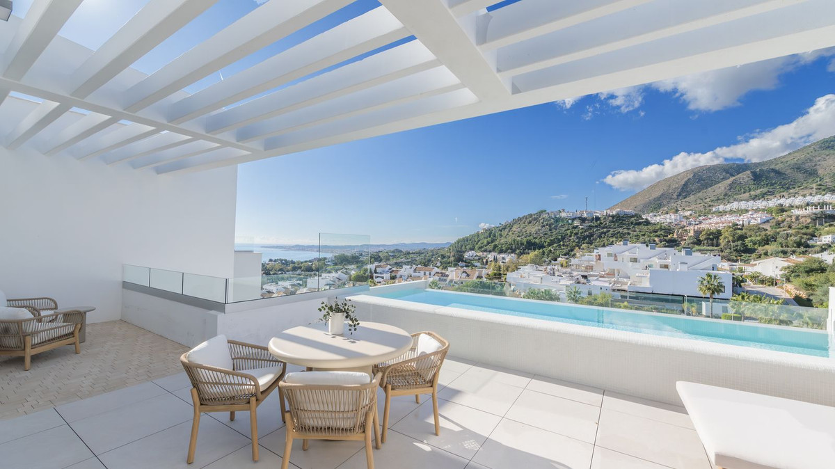 Villa for sale in Benalmadena