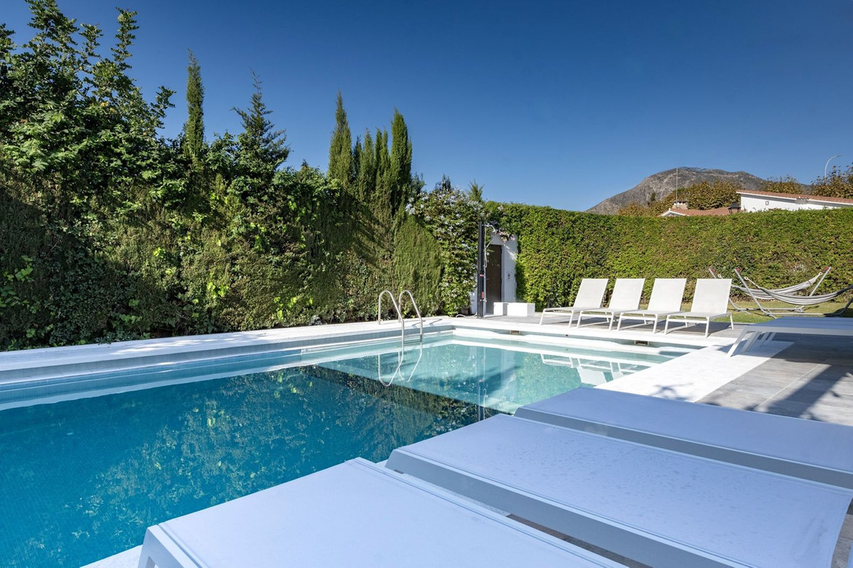 Villa for sale in Benalmadena