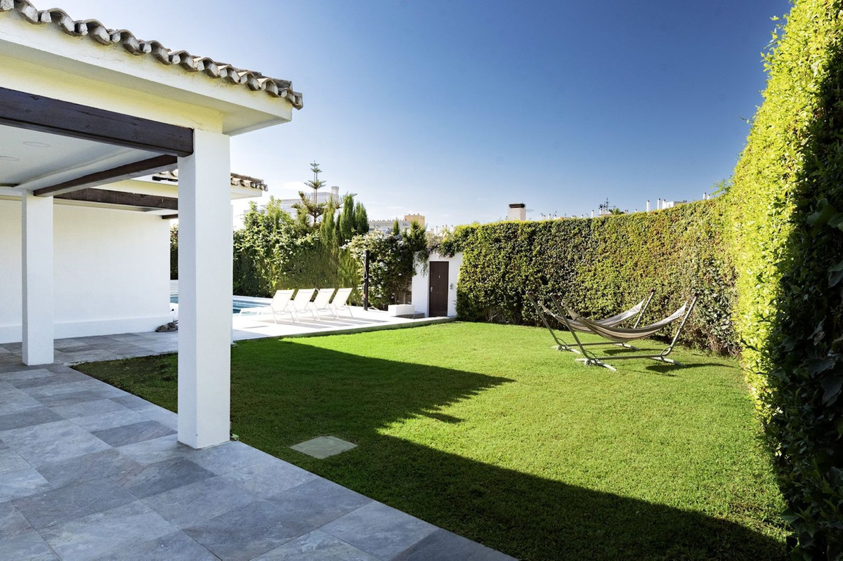 Villa for sale in Benalmadena