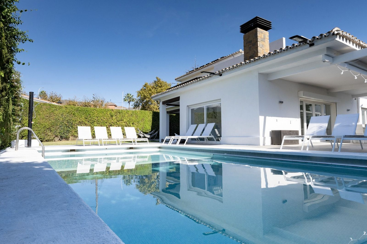 Villa for sale in Benalmadena