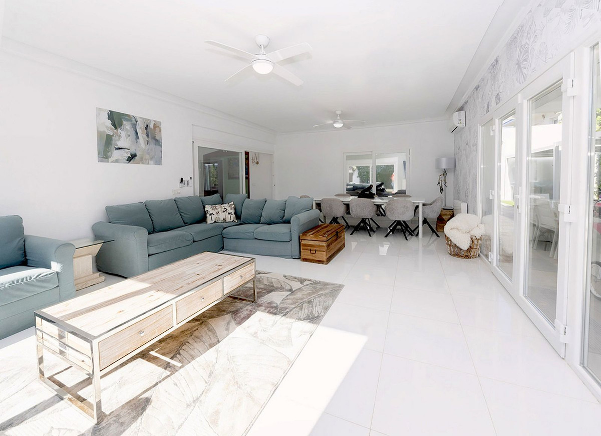 Villa for sale in Benalmadena