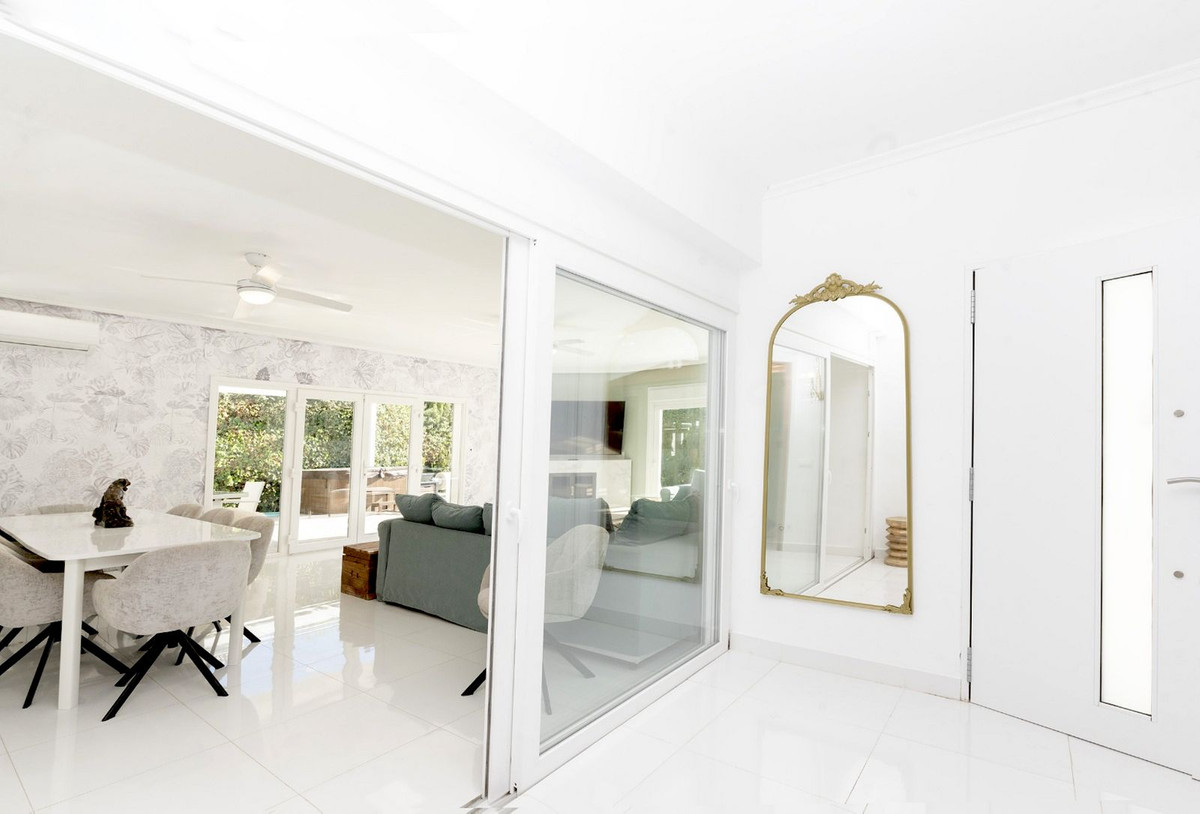 Villa for sale in Benalmadena