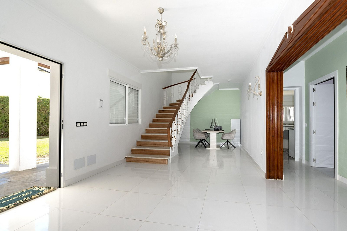 Villa for sale in Benalmadena