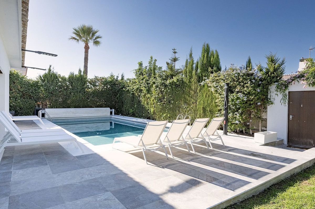 Villa for sale in Benalmadena