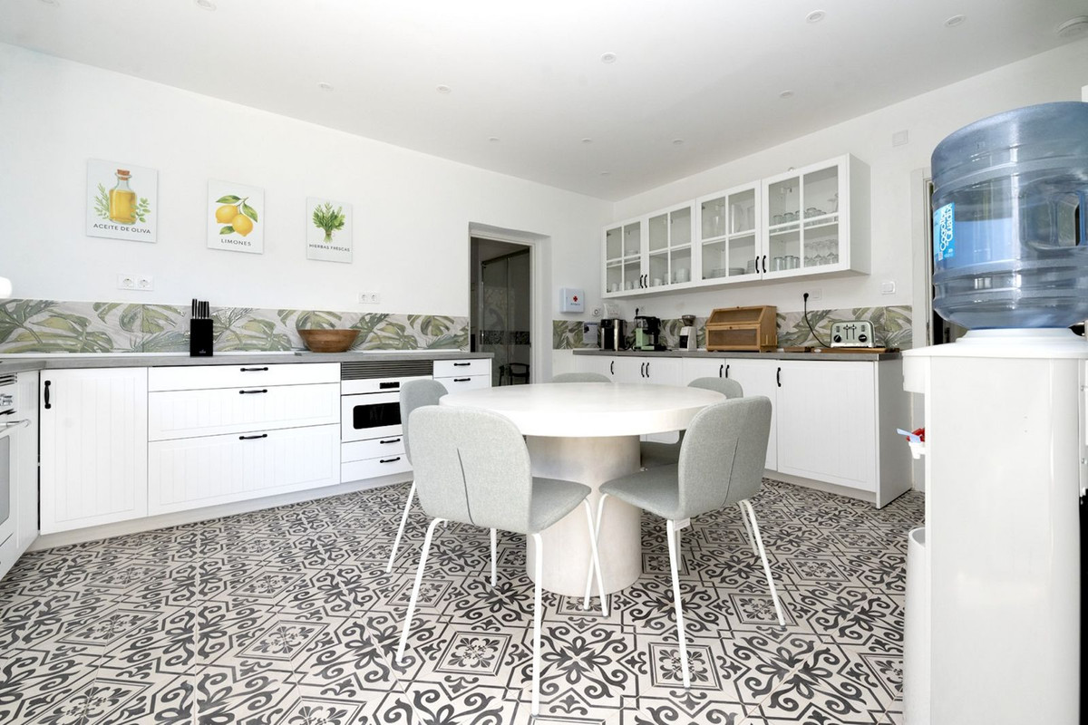 Villa for sale in Benalmadena
