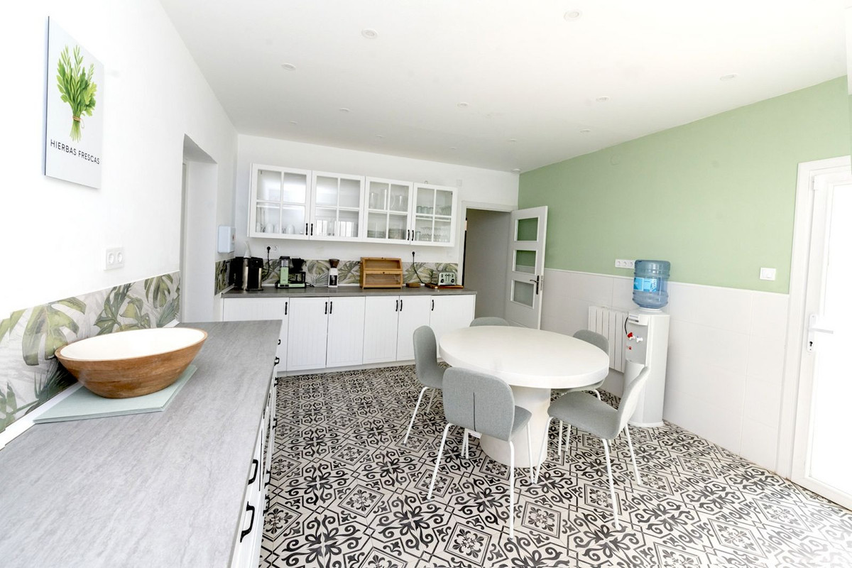 Villa for sale in Benalmadena