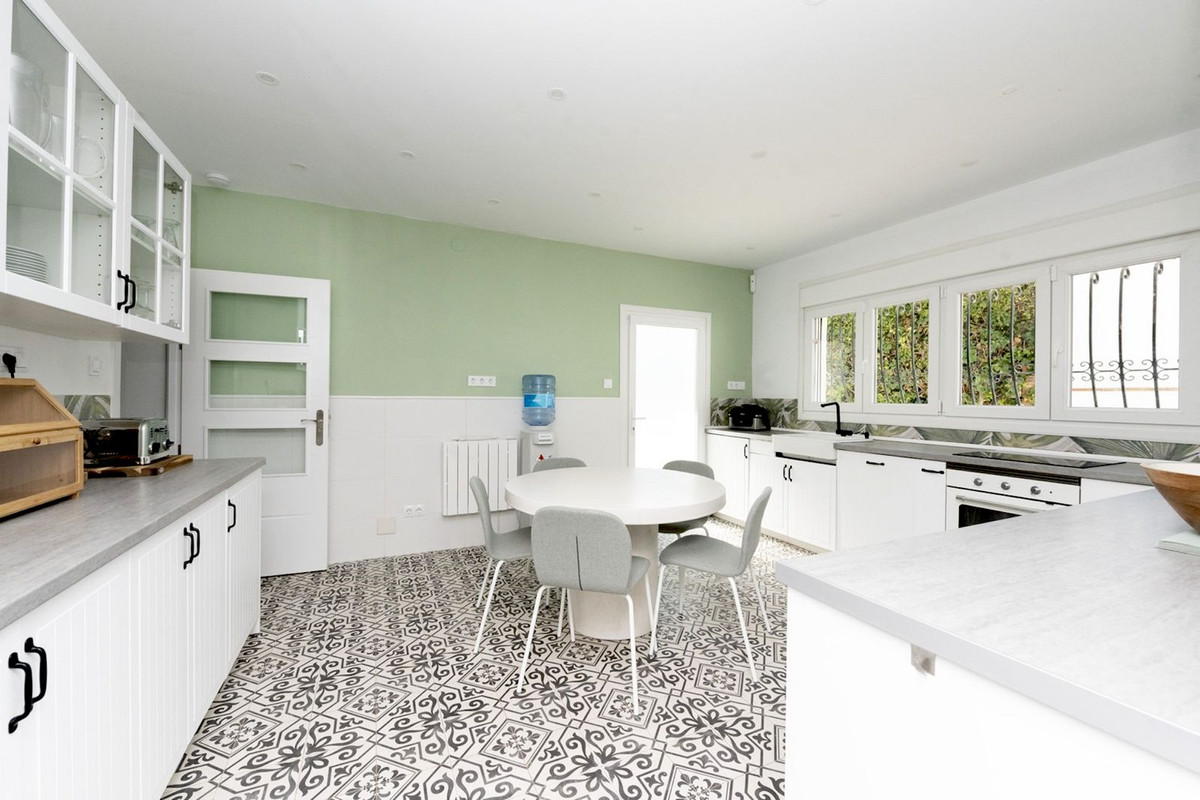 Villa for sale in Benalmadena
