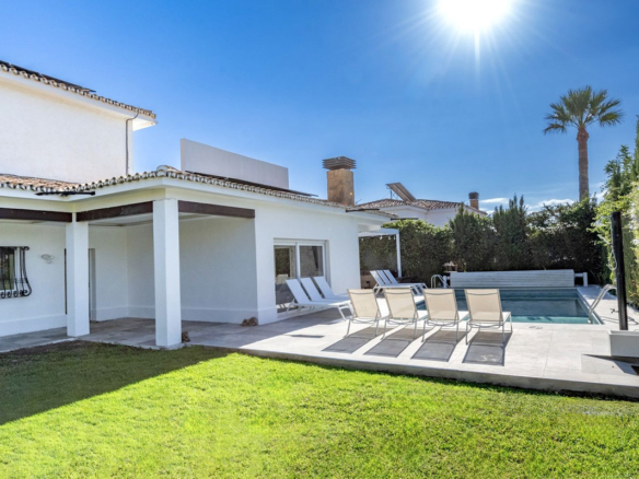 Villa for sale in Benalmadena