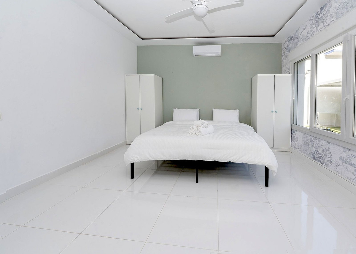 Villa for sale in Benalmadena