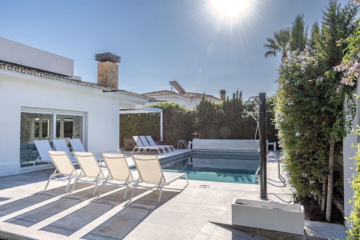 Villa for sale in Benalmadena