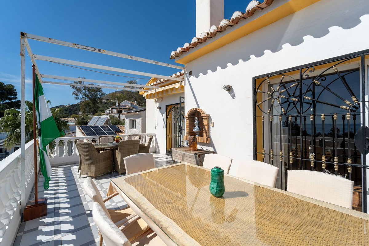 Villa for sale in Benalmadena