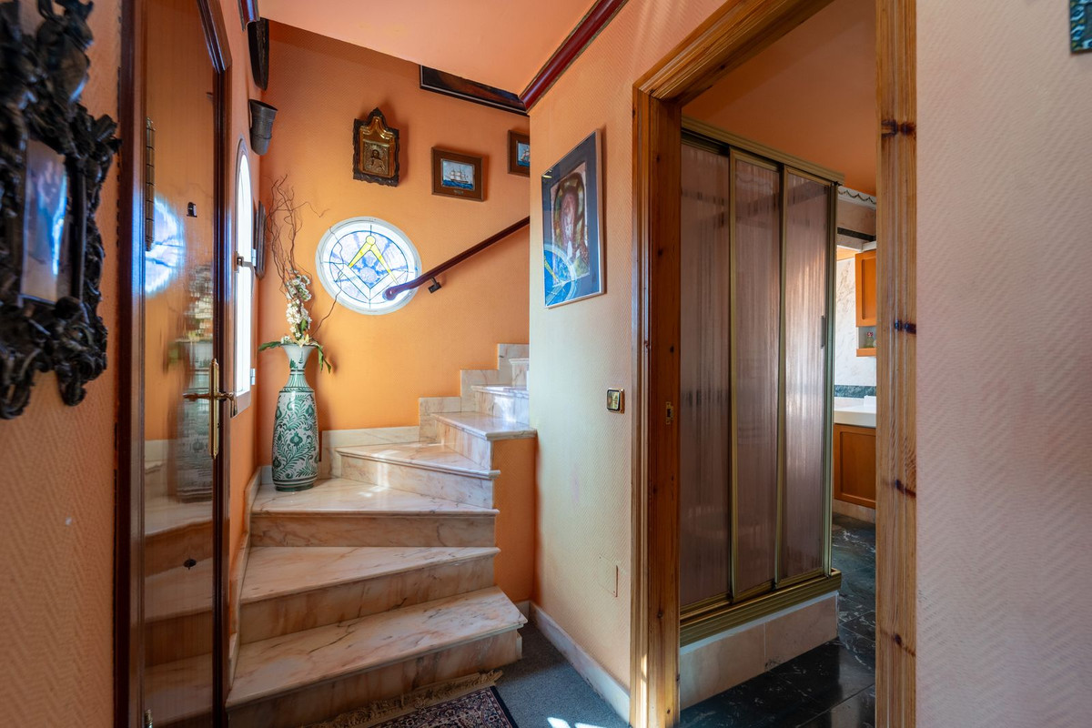 Villa for sale in Benalmadena