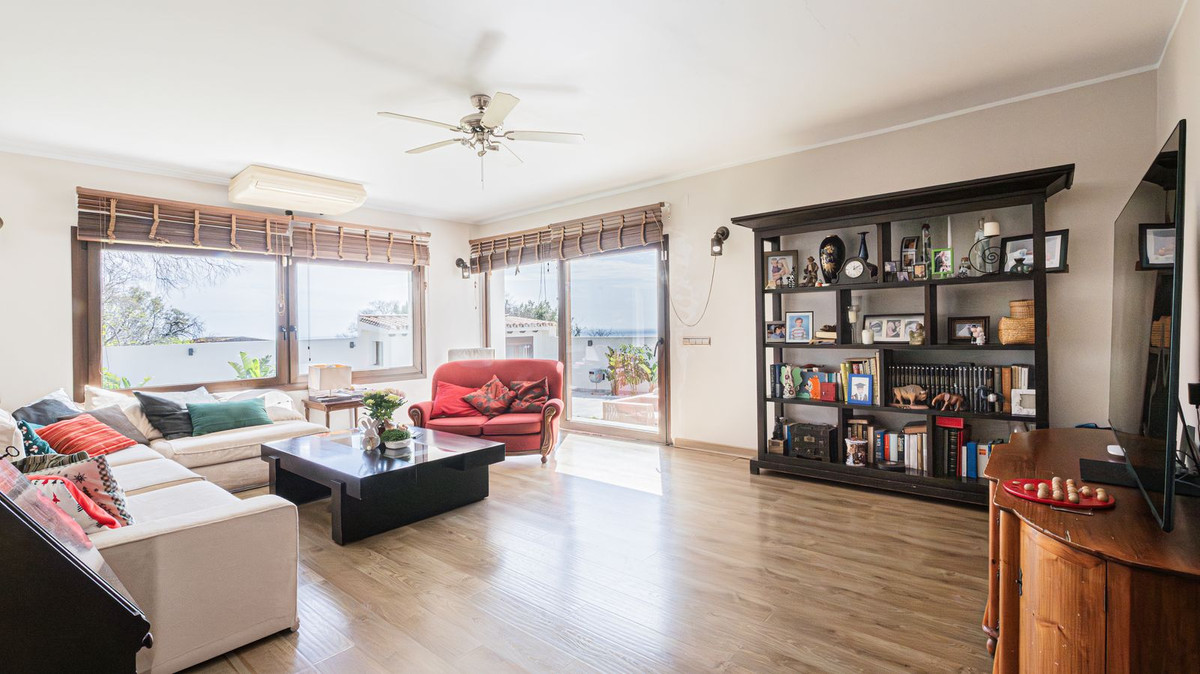 Villa for sale in Benalmadena
