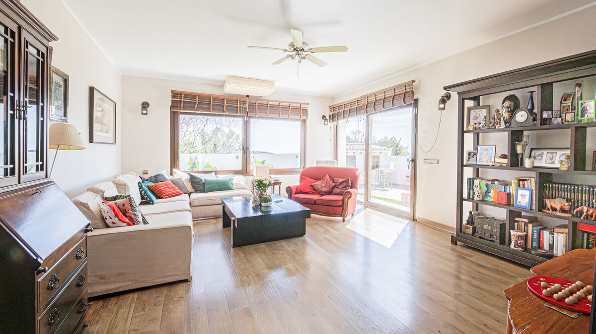 Villa for sale in Benalmadena