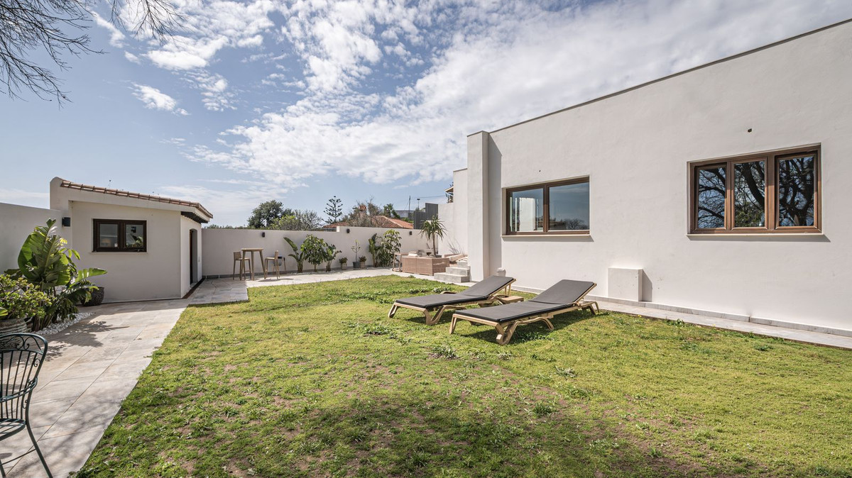 Villa for sale in Benalmadena
