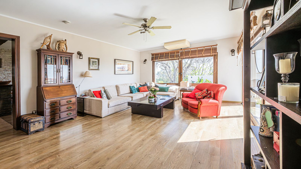 Villa for sale in Benalmadena