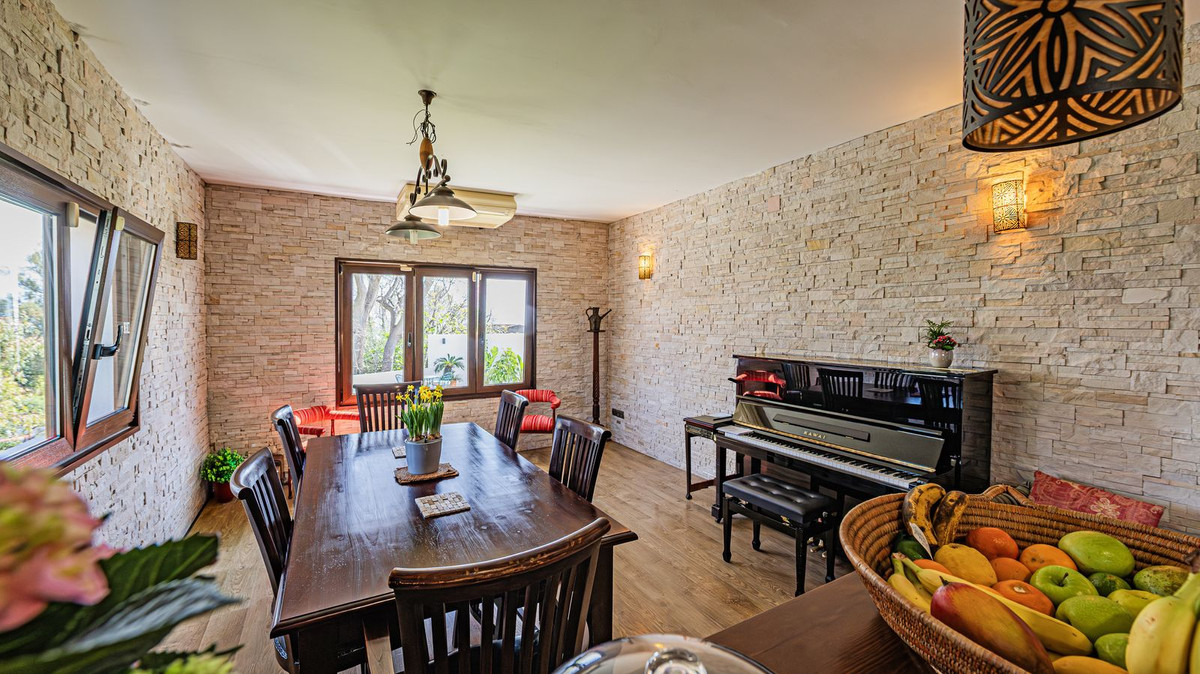 Villa for sale in Benalmadena