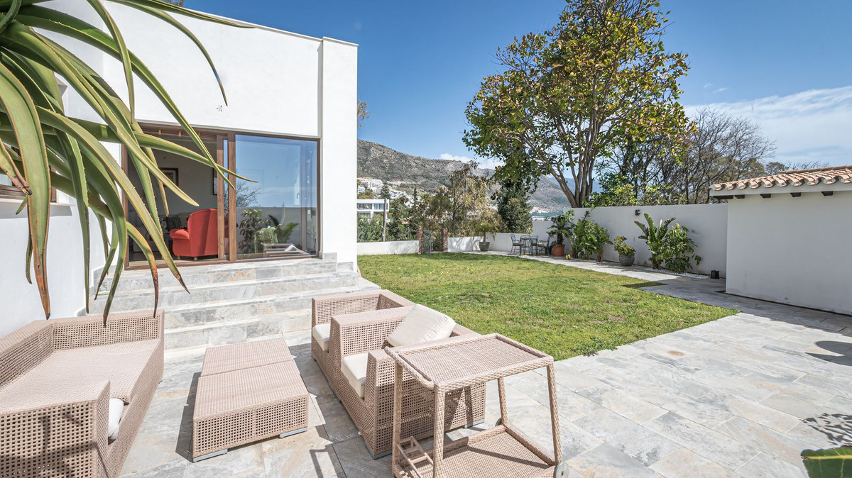 Villa for sale in Benalmadena