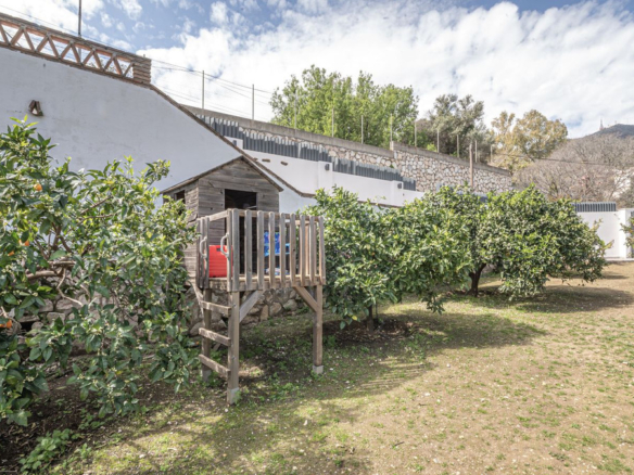 Villa for sale in Benalmadena