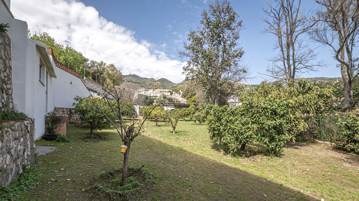Villa for sale in Benalmadena