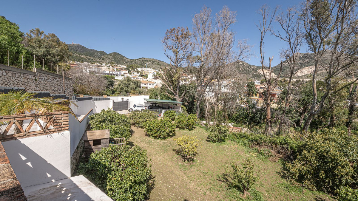 Villa for sale in Benalmadena
