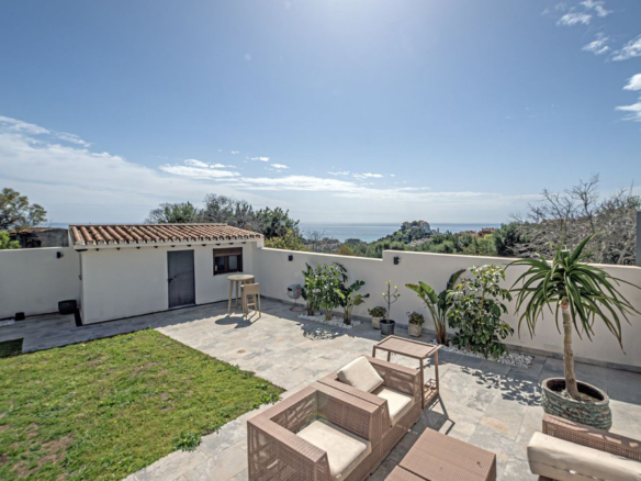 Villa for sale in Benalmadena