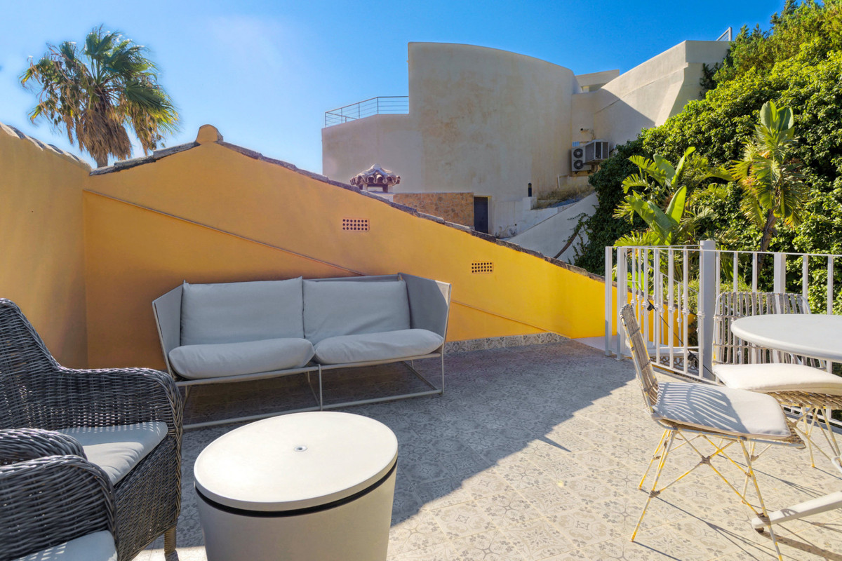 Villa for sale in Benalmadena