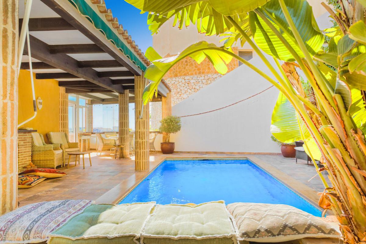 Villa for sale in Benalmadena