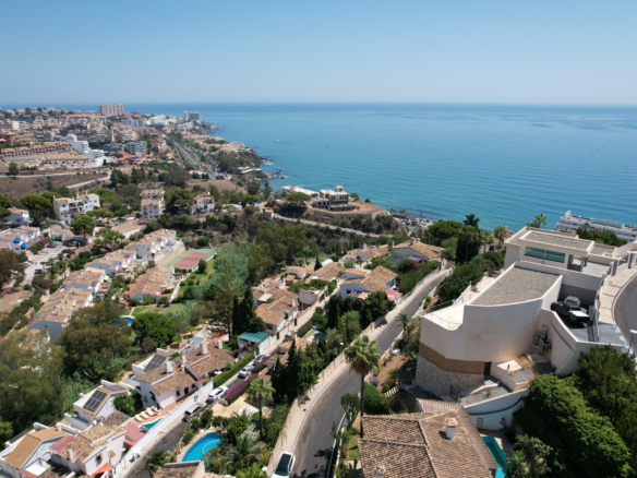 Villa for sale in Benalmadena